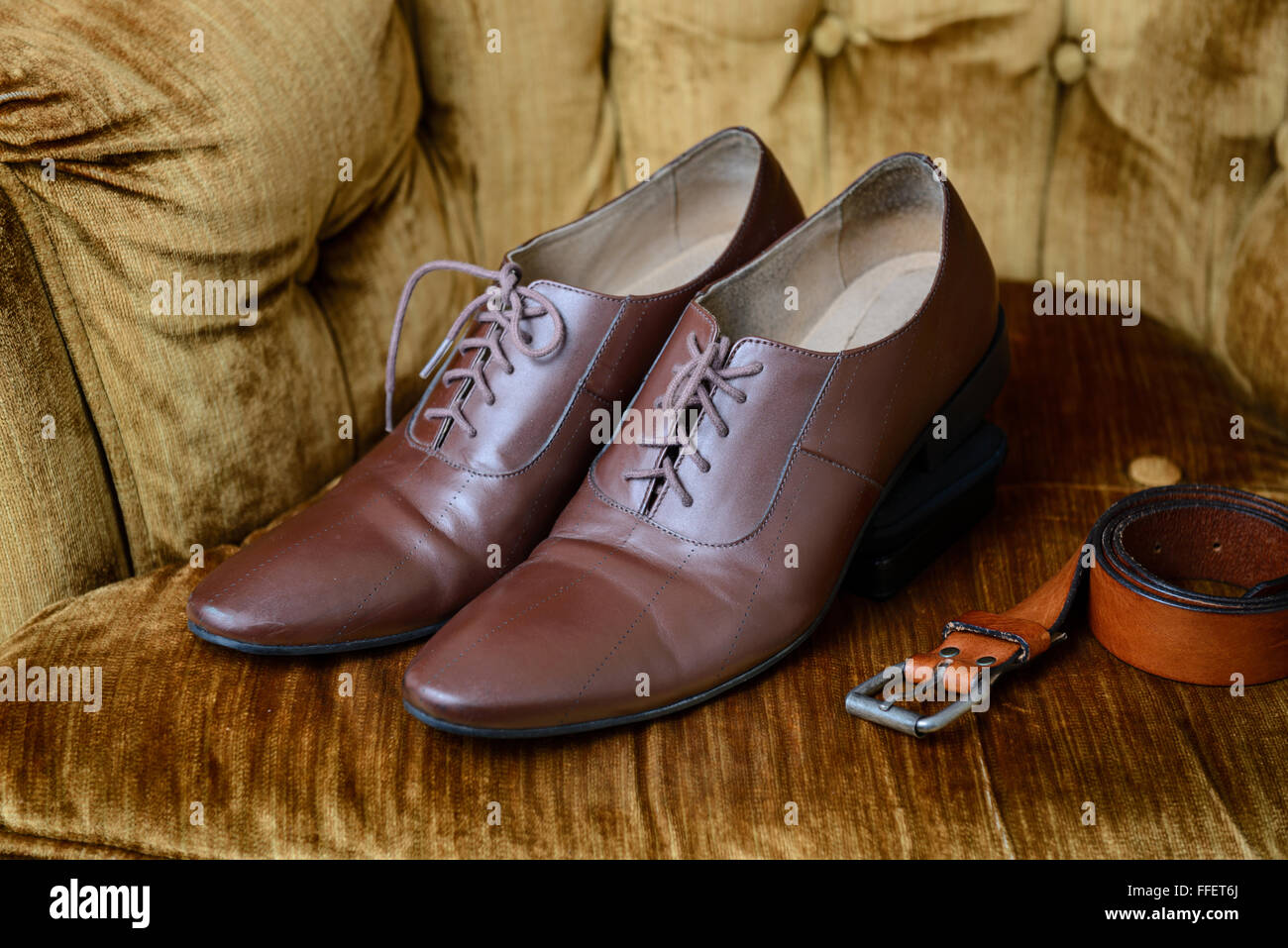 Herren Accessoires, braunem Leder Medaillon Wholecuts Schuhe Stockfoto
