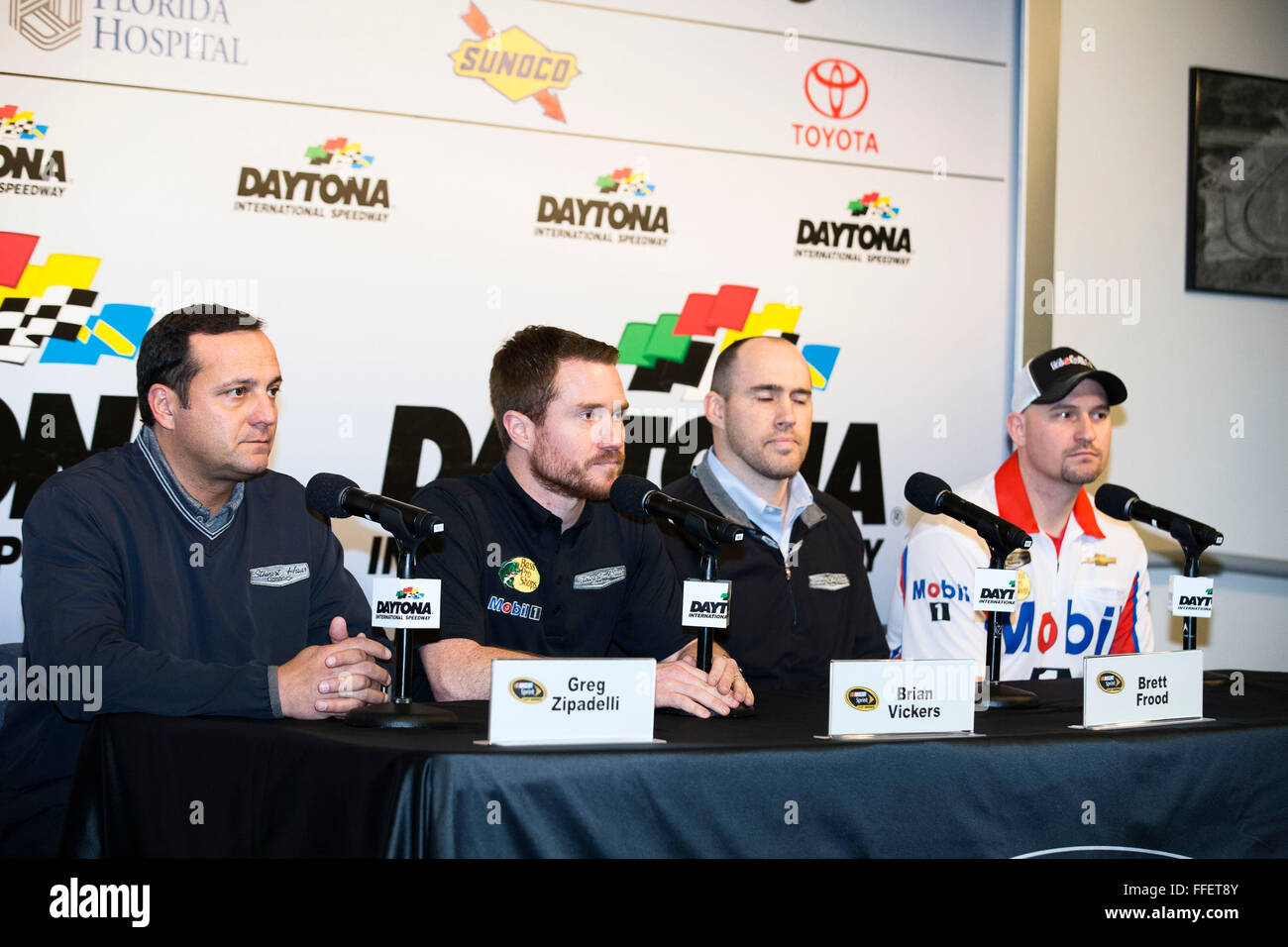 Daytona Beach, FL, USA. 12. Februar 2016. Daytona Beach, FL - 12. Februar 2016: Stewart Haas Racing kündigt an, dass Brian Vickers ablösen eines verletzten Tony Stewart für den Sprint Unlimited auf dem Daytona International Speedway in Daytona Beach, FL. © Csm/Alamy Live-Nachrichten Stockfoto