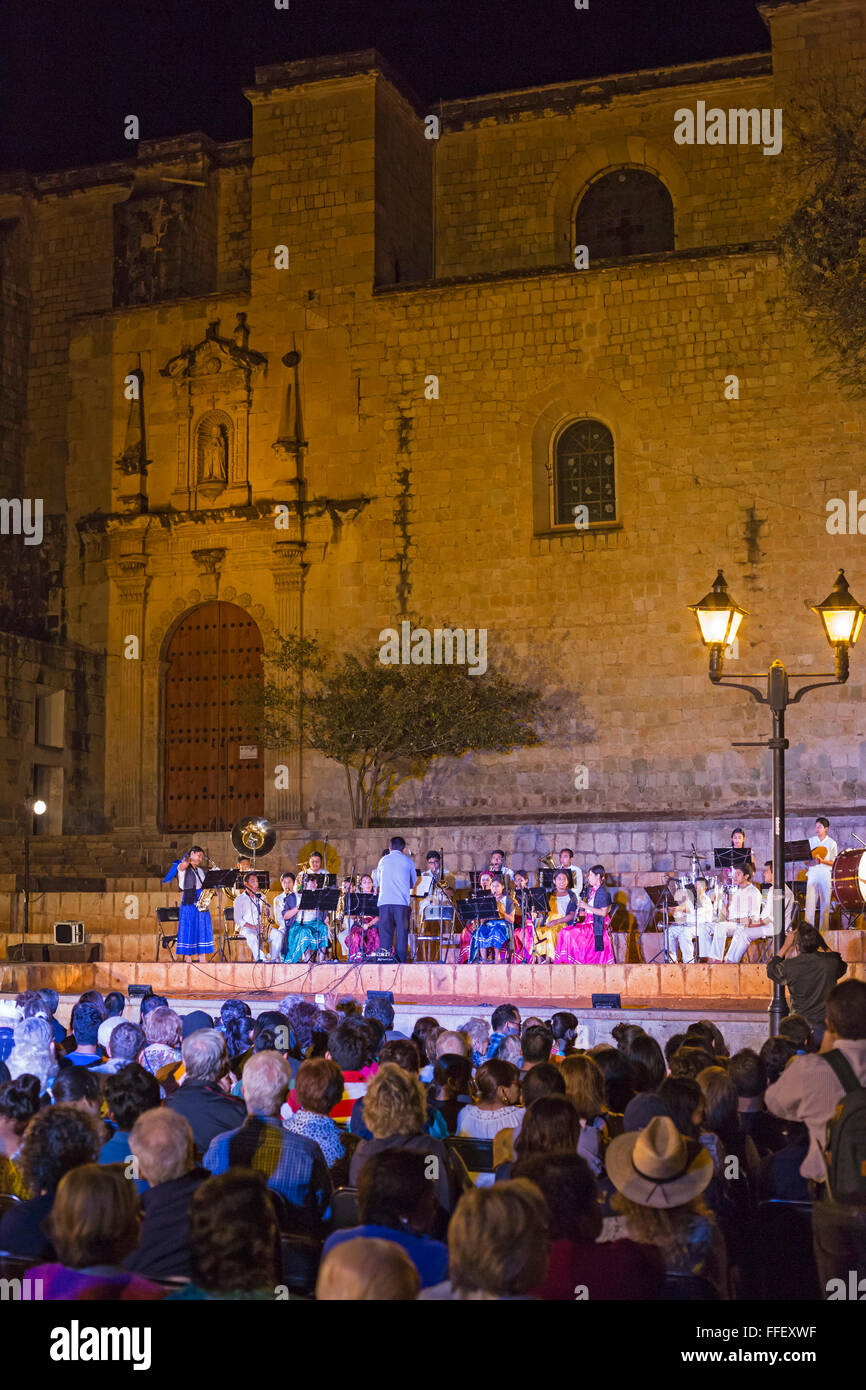 Oaxaca, Mexiko - Jugend-Band-Konzert während der fest von Candelaria. Stockfoto