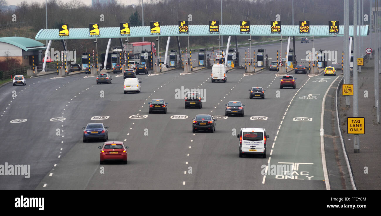 DIE M6-MAUTSTRAßE MIT ZAHLUNG PLAZA/STÄNDE AUF GROßE WYRLEY IN DER NÄHE VON CANNOCK STAFFORDSHIRE RE MAUT-STRAßEN AUTOS STAUS ZU BEZAHLEN Stockfoto