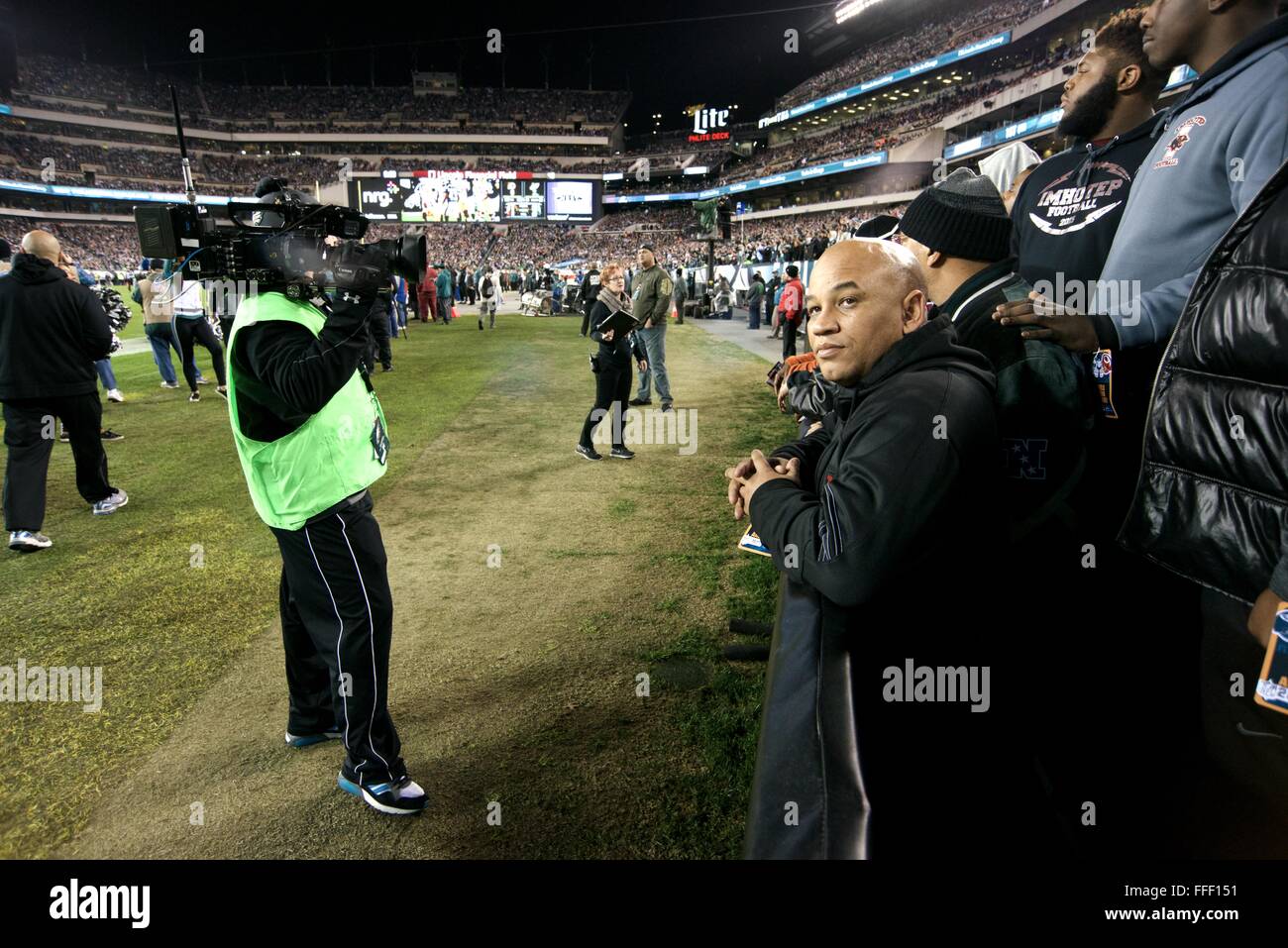 HS-Fußball-Staat und Pop Warner Nat "Champions besuchen der NFC East Div 26. Dezember 2015 Redskins vs. Adler Spiel in Philadelphia Stockfoto