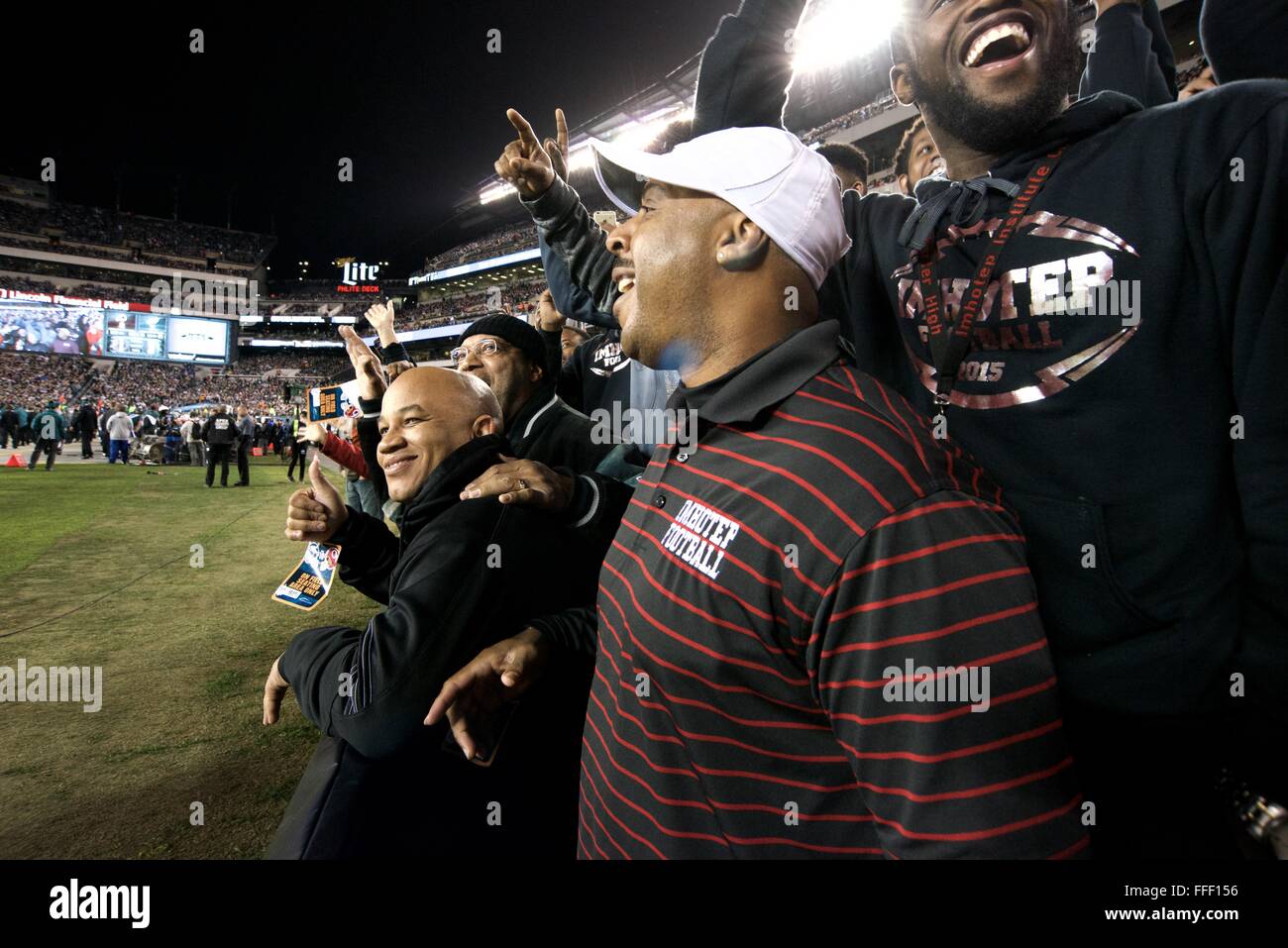 HS-Fußball-Staat und Pop Warner Nat "Champions besuchen der NFC East Div 26. Dezember 2015 Redskins vs. Adler Spiel in Philadelphia Stockfoto