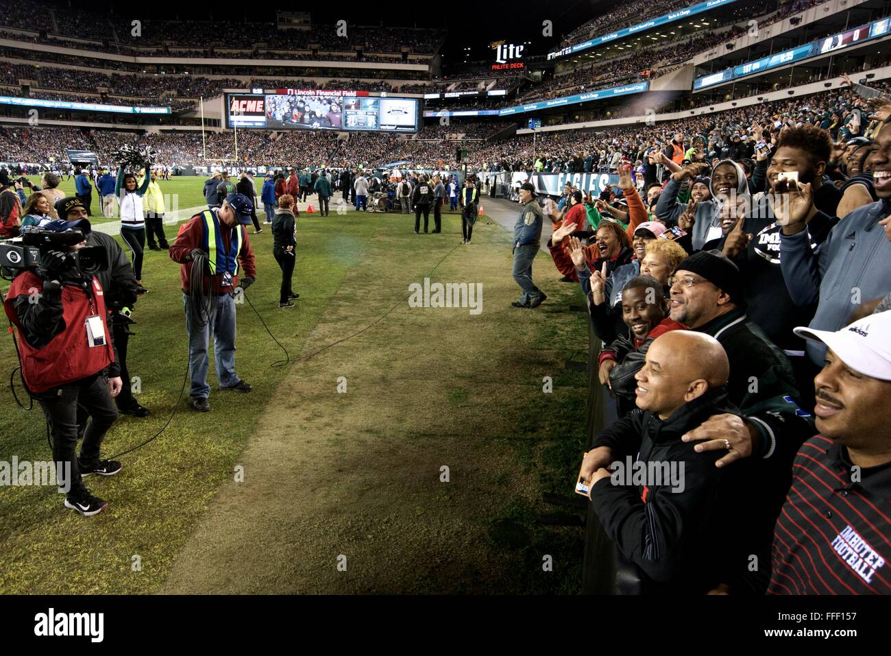 HS-Fußball-Staat und Pop Warner Nat "Champions besuchen der NFC East Div 26. Dezember 2015 Redskins vs. Adler Spiel in Philadelphia Stockfoto