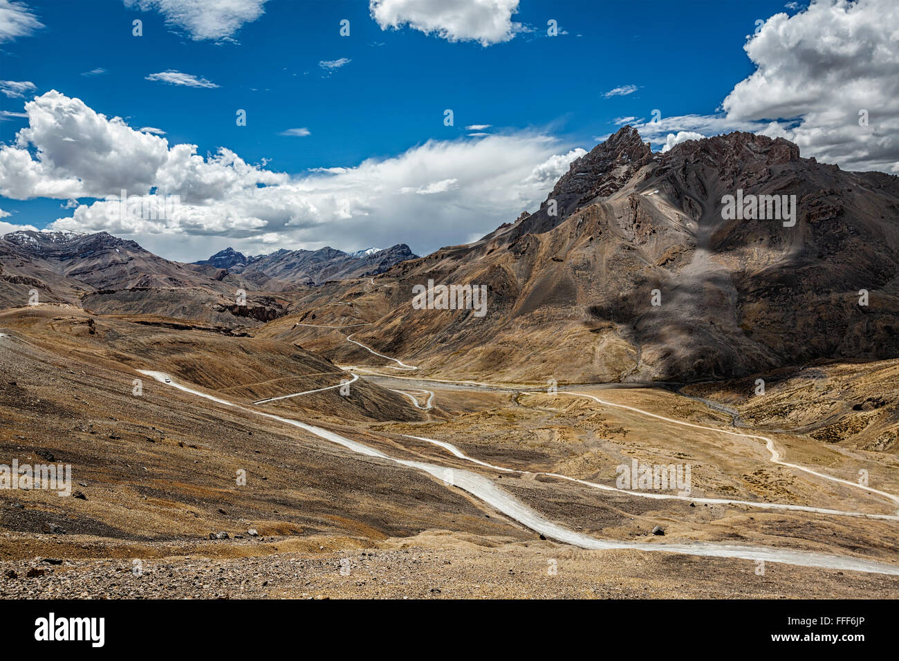 Manali-Leh-Straße im Himalaya Stockfoto