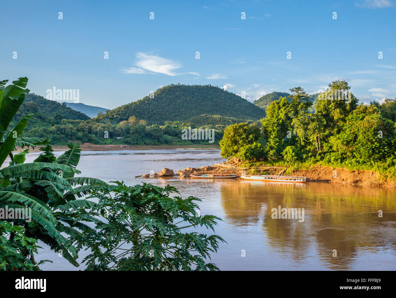Demokratische Volksrepublik Laos, Laos, Zusammenfluss von Mekong und Nam Khan Flüsse in Luang Prabang Stockfoto