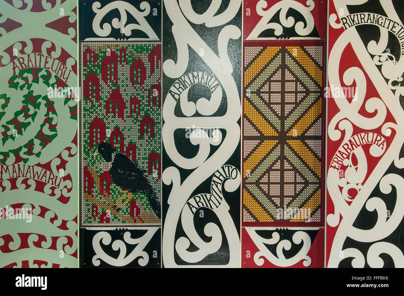 Maori Wand Dekoration bei Pakowhai Marae, Gisborne, Neuseeland Stockfoto