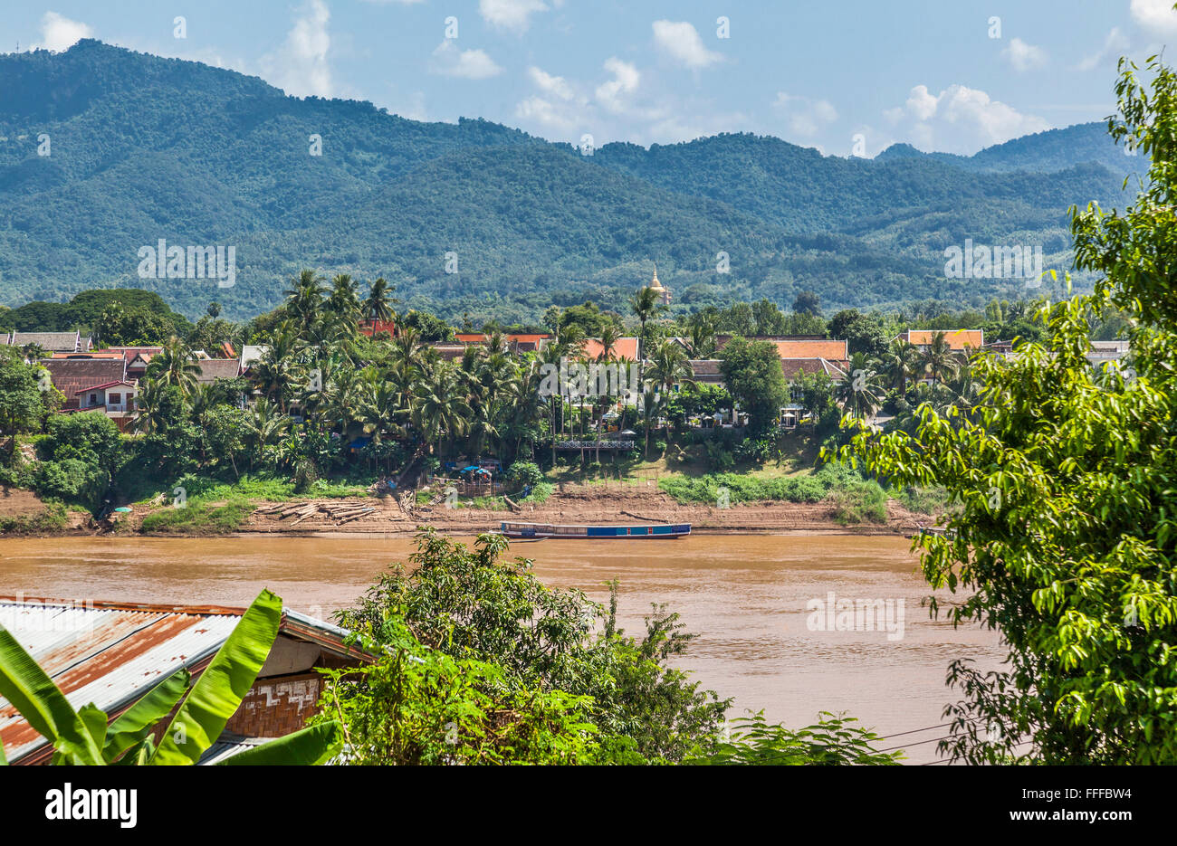 Lao Peoples demokratische Republik, Luang Prabang Provinz, Ansicht von Luang Prabang aus über den Mekong River Stockfoto
