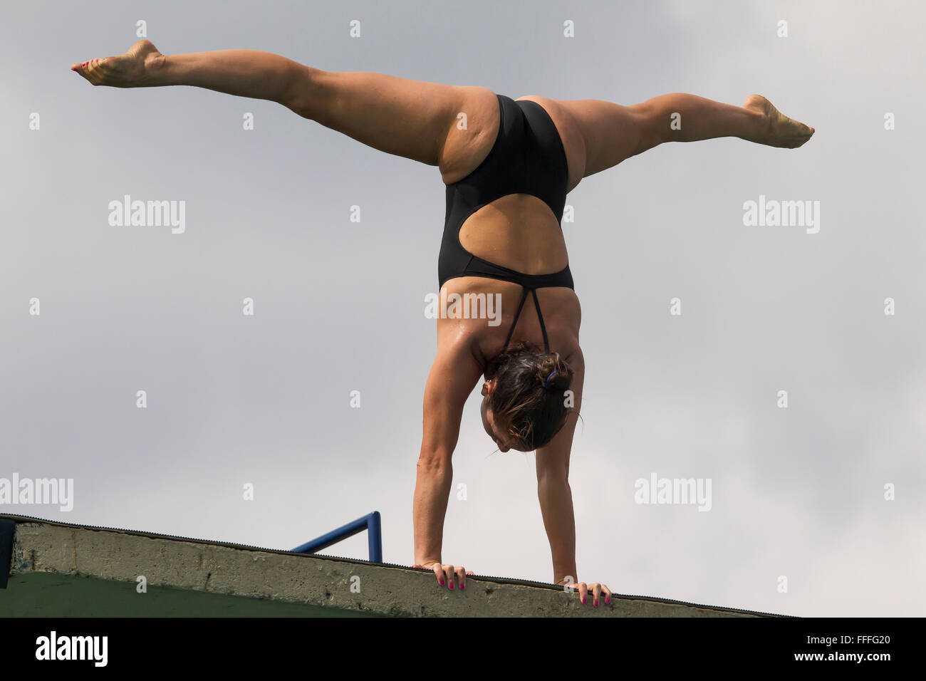 Brasilia, Brasilien. 11. Februar 2016. Braslia, DF. Brasil. 02.11.2016. Jaqueline Valente, Brasil, Durante Aclimatao e Treino Para Copa Do Mundo da Fina de Saltos Ornamentais, keine Centro de Excelncia da Universidade Estadual de Braslia(UNB), Manh Desta Quinta feira(11). O Evento Teste Preparativo de Saltos Ornamentais Das Olimpadas Rio 2016 Ocorre Em Fevereiro © Csm/Alamy Live-Nachrichten Stockfoto