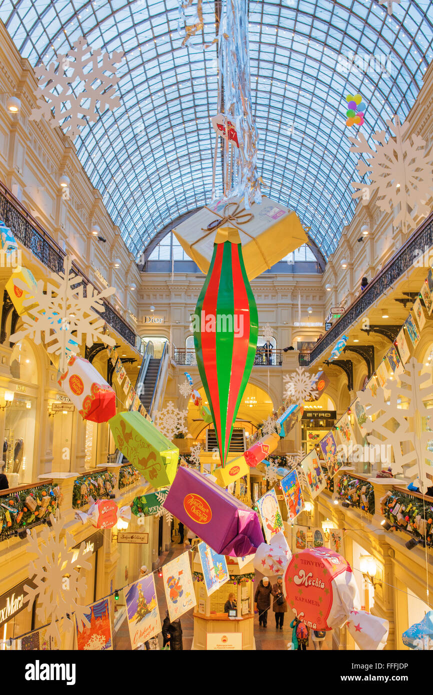GUM-Interieur, Dekoration und Beleuchtung für Weihnachten und Neujahr Urlaub, Moskau, Russland Stockfoto