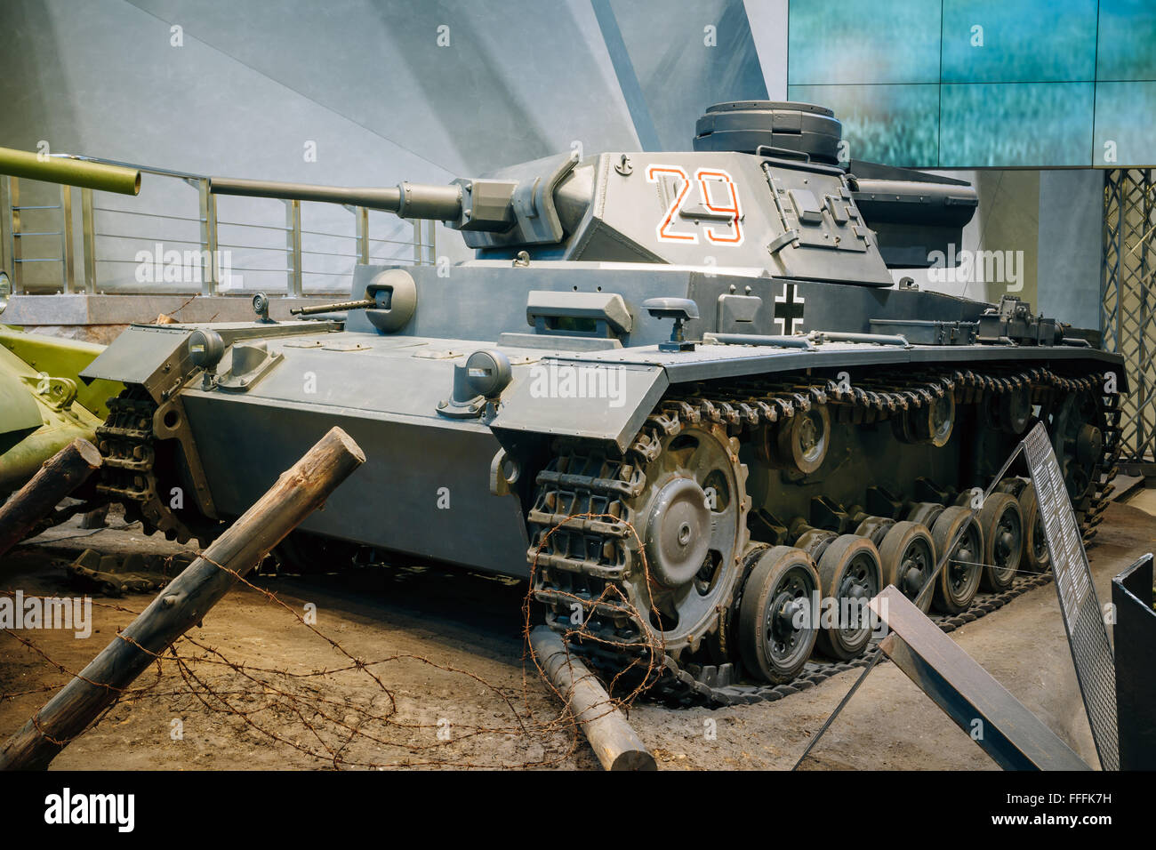 Minsk, Belarus - 20. Dezember 2015: Panzer III Behälter verwendet durch Deutschland im zweiten Weltkrieg in belarussischen Museum des großen Vaterländischen Krieges Stockfoto