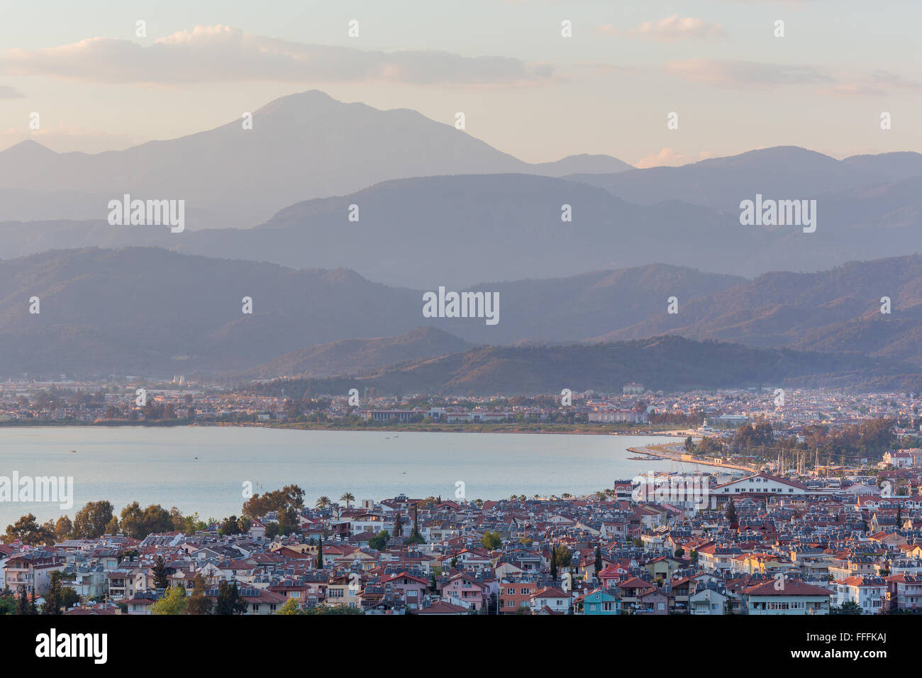 Blick auf den Sonnenuntergang von Hafen, Fethiye, Provinz Mugla, Türkei Stockfoto