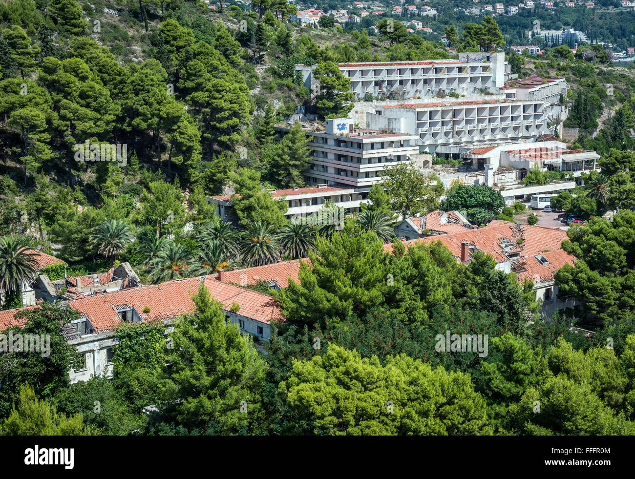 Verlassene Hotels (Grand und Goricina) in Kupari, touristischen Komplex zerstört während kroatischer Krieg von Unabhängigkeit (1991-1995) Stockfoto