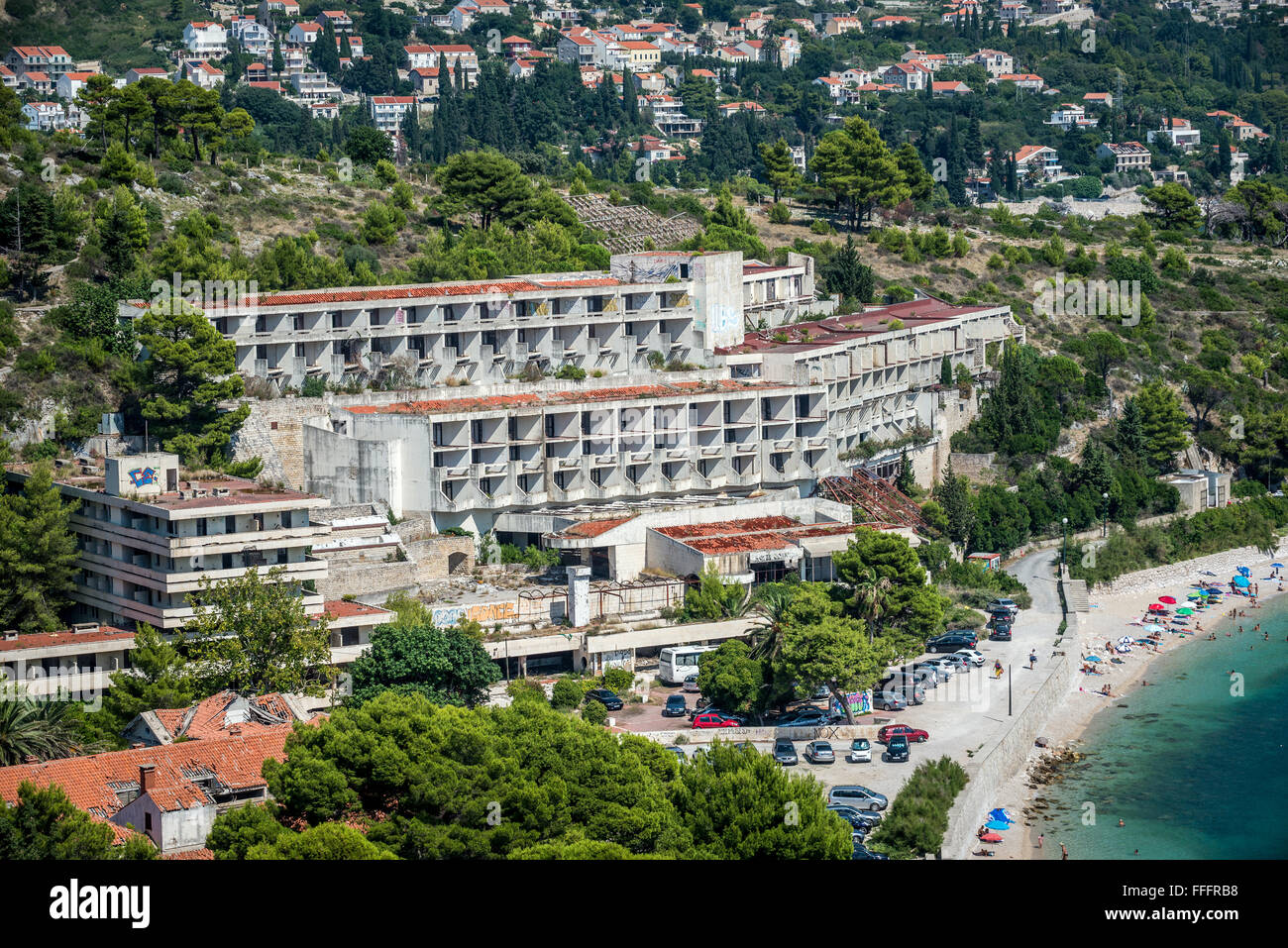 Verlassene Hotels (Grand und Goricina) in Kupari, touristischen Komplex zerstört während kroatischer Krieg von Unabhängigkeit (1991-1995) Stockfoto