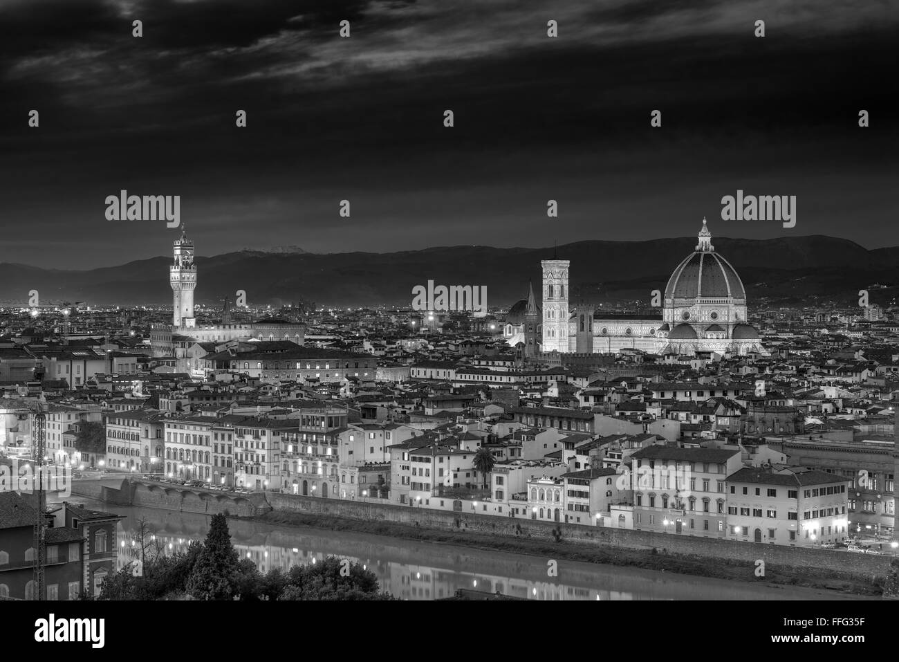 Kathedrale von Santa Maria del Fiore und Palazzo Vecchio bei Sonnenaufgang, Florenz, Italien Stockfoto