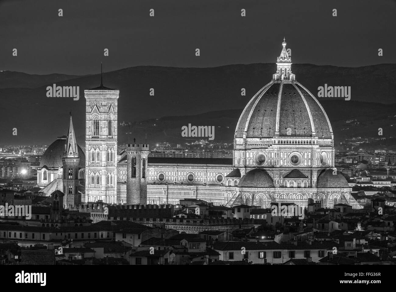 Kathedrale von Santa Maria del Fiore und Palazzo Vecchio bei Sonnenaufgang, Florenz, Italien Stockfoto