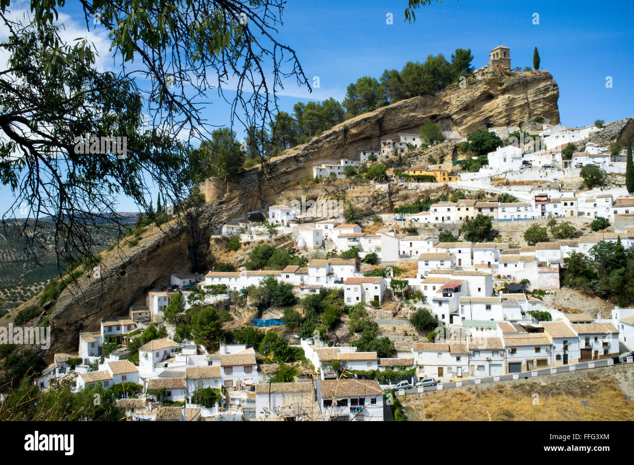 Kirche Iglesia De La Villa über das 14. Jahrhundert maurischen Mezquita erhebt sich über der Stadt. Montefrio, Granada. Spanien Stockfoto