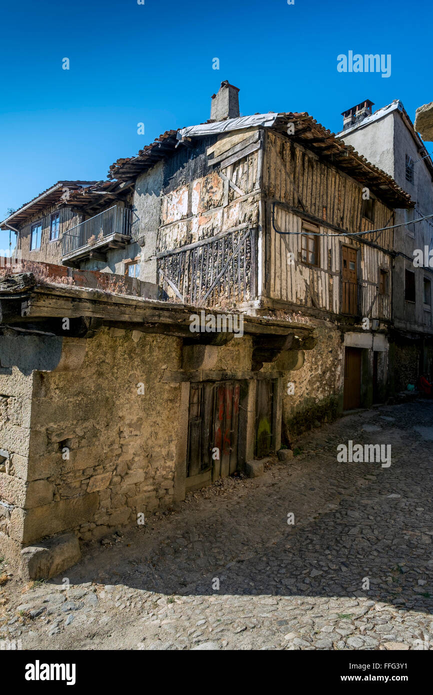 Altbauten hinter Stadtzentrum entfernt. La Alberca, Kastilien-León. Spanien Stockfoto