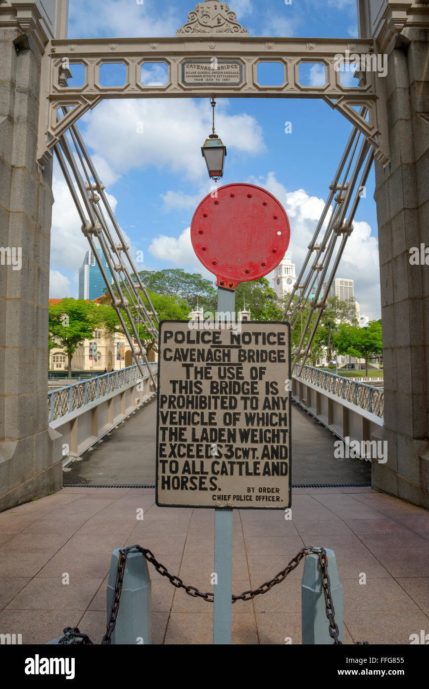 Cavenagh Brücke und Gewicht Einschränkung Zeichen, Singapur Stockfoto