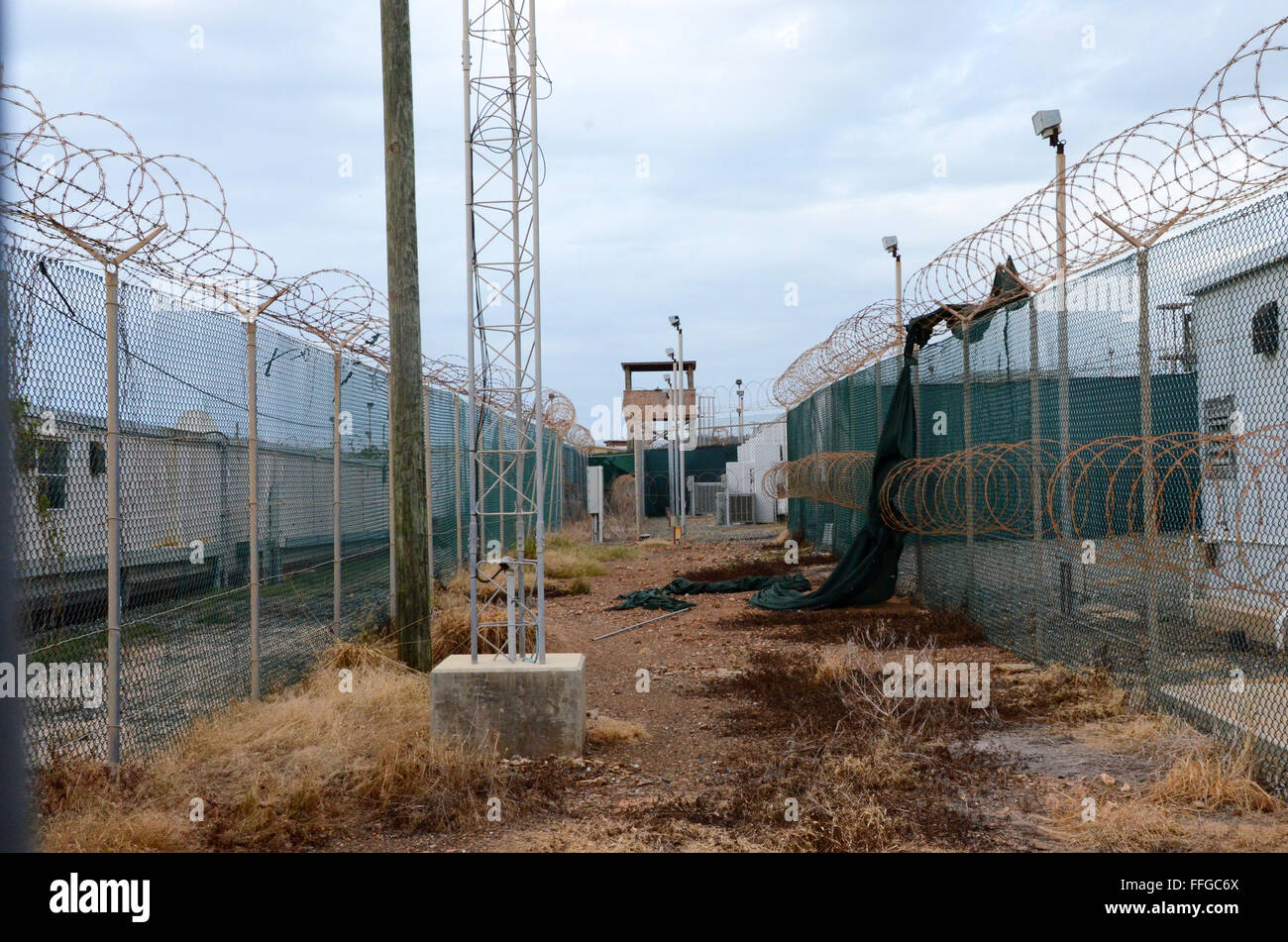 Guantanamo Bucht Kuba Gtmo camp Delta Wachturm Zäune Stacheldraht Stockfoto