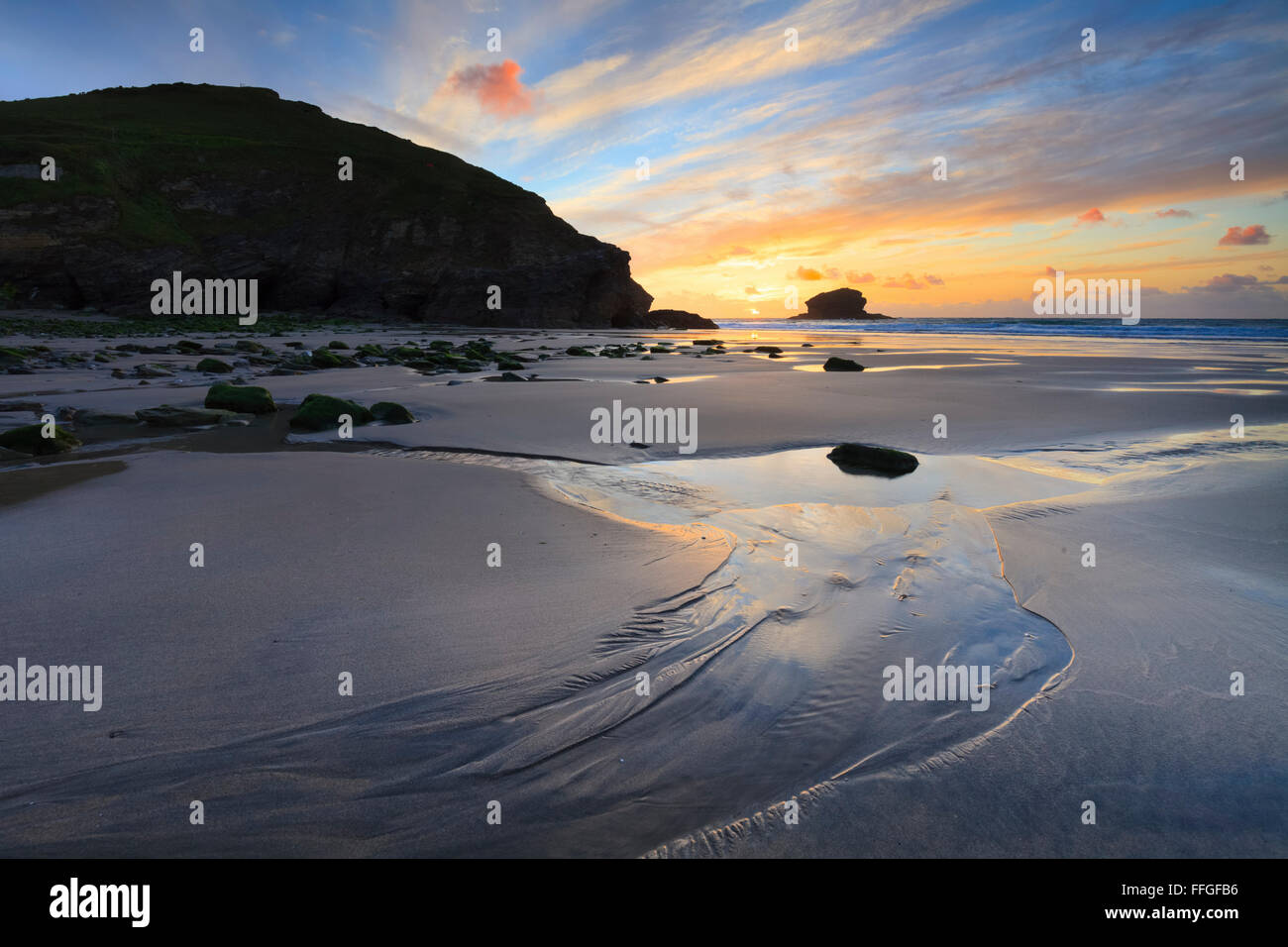 Gull Rock von Portreath Strand in Cornwall erfasst. Stockfoto