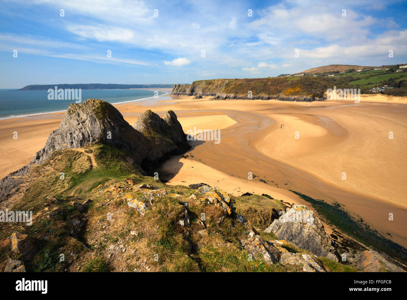 Drei Klippen Bucht auf der Gower Halbinsel in South Wales gefangen genommen von den Klippen im Osten des Strandes. Stockfoto