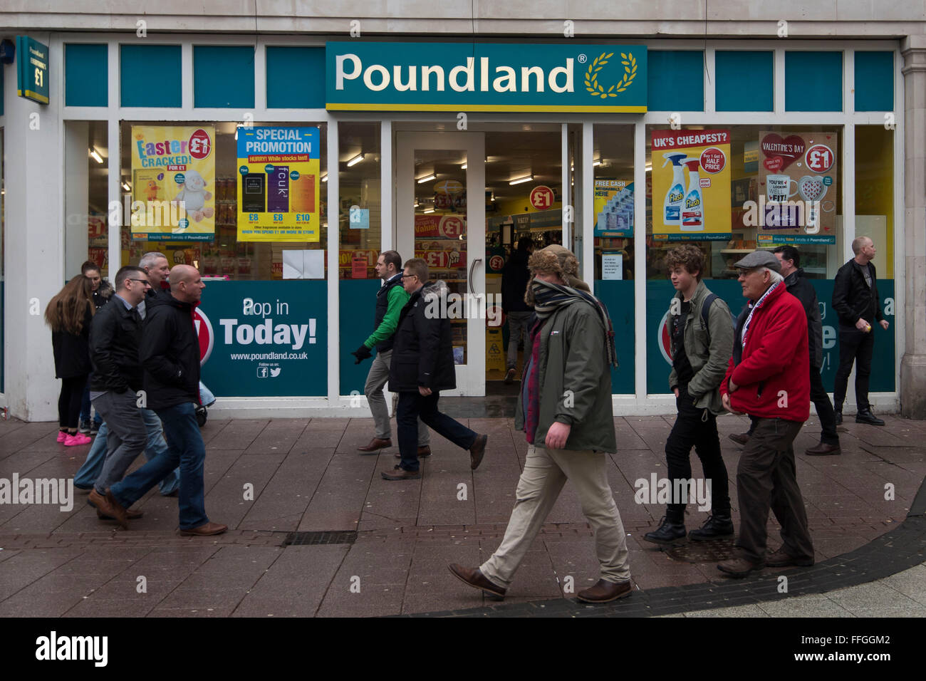 Poundland Store auf der Queen Street, Cardiff, Südwales. Stockfoto