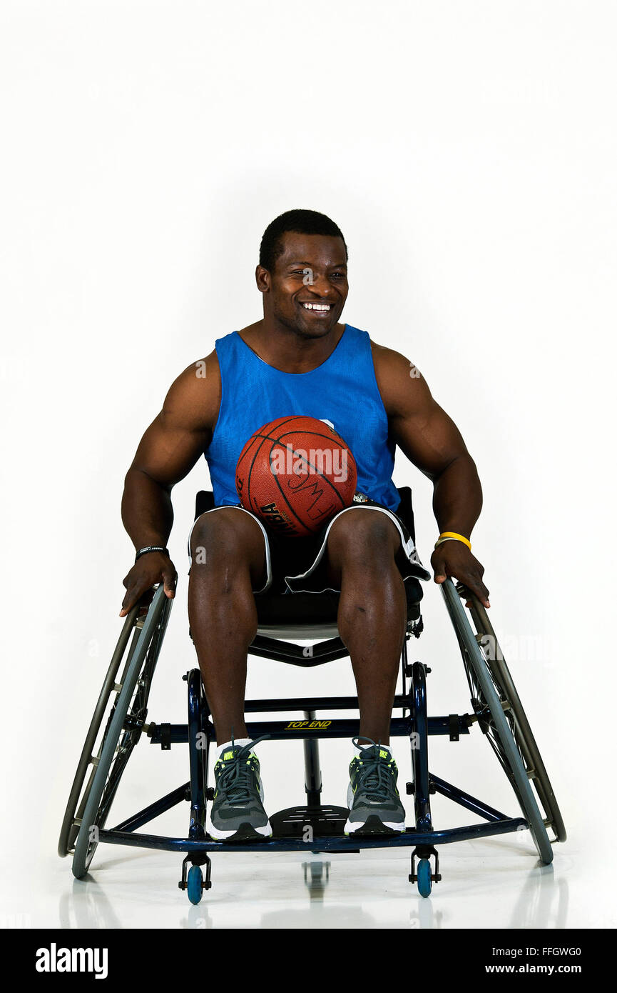 Name: Matt Sanders Rang als Rentner/getrennt: Feldwebel Alter: 29 Heimatstadt: Visalia, Kalifornien  Wohnort: Edwards Air Force Base, Kalifornien  Jahre im Dienst: 6 Schädigung/Behinderung: Knöchel, Nieren und unteren Sprunggelenk Sport/Sport: sitzen Rollstuhl-Basketball, Volleyball und Leichtathletik was Krieger Spiele bedeuten für Sie?  Dies ist mein drittes Jahr in der Krieger spielen. Es ist eine Chance für Kriegsveteranen, verwundet oder krank, ihr eigenes Leben zu erholen.  Was motiviert Sie für das Team der Air Force Warrior Spiele ausprobieren? Es war Stockfoto