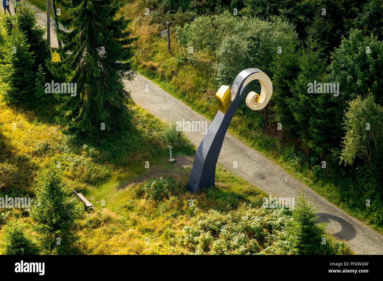 Luftbild, Kunstwerke der Gauner Schmallenberg-Schanze, Waldskulpturenweg Hill, Schmallenberg, Sauerland, Nordrhein-Westfalen, Stockfoto