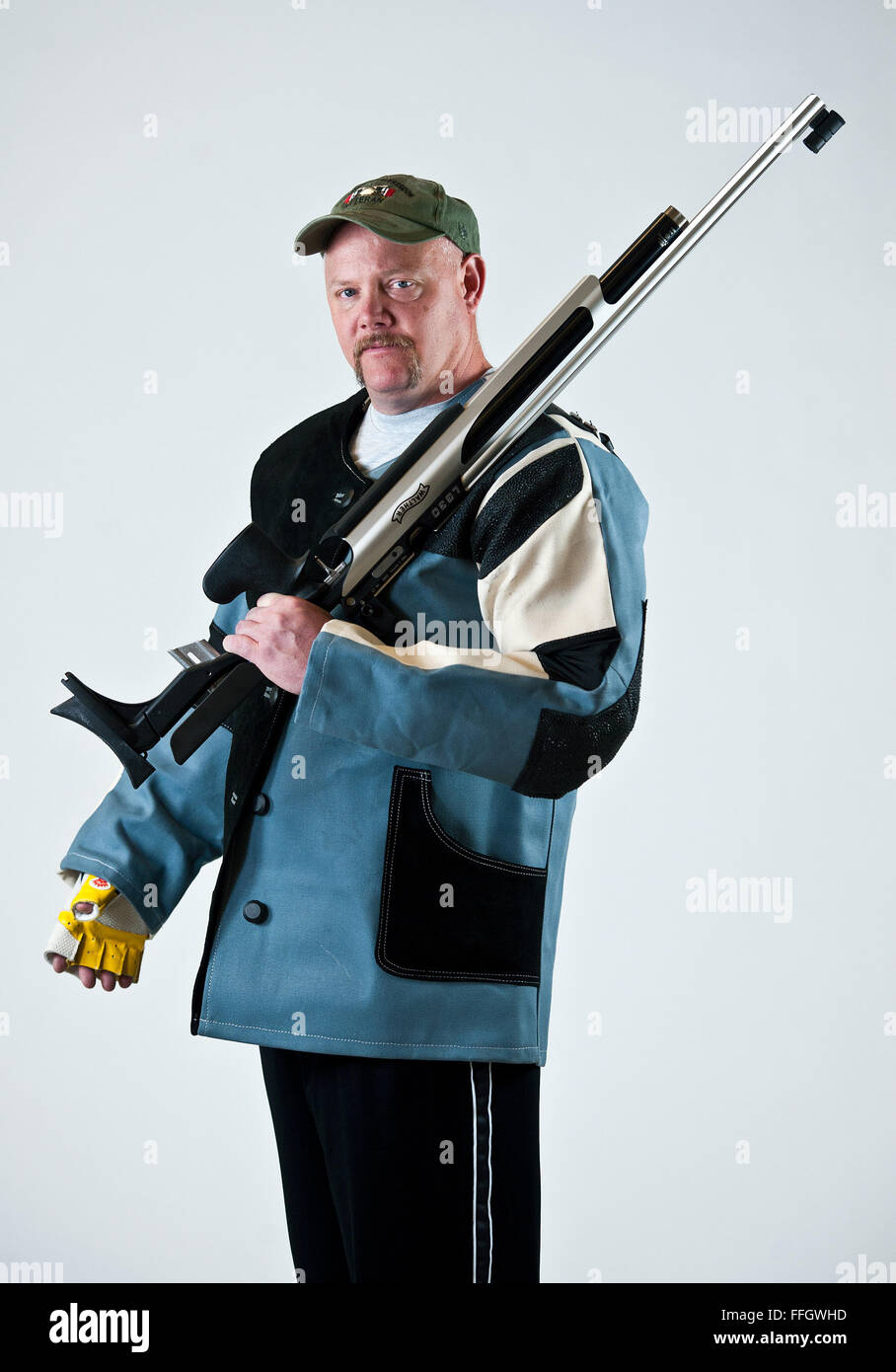 Name: William Timothy Wymore Rank als Rentner/getrennt: Technical Sergeant Alter: 46-Heimatstadt: St. Louis, Mo.  Wohnort: St. Louis, Mo.  Jahre im Dienst: 18 Schädigung/Behinderung: Schädel-Hirn-Verletzungen, toxische Belastung und posttraumatischen Störung Sport/Sport: Rollstuhlbasketball was bedeuten Sie den Krieger spielen?  Es wird mich motiviert, um wieder Bewegung bekommen.  (Foto: U.S. Air Force Tech SGT Bennie J. Davis III) Stockfoto