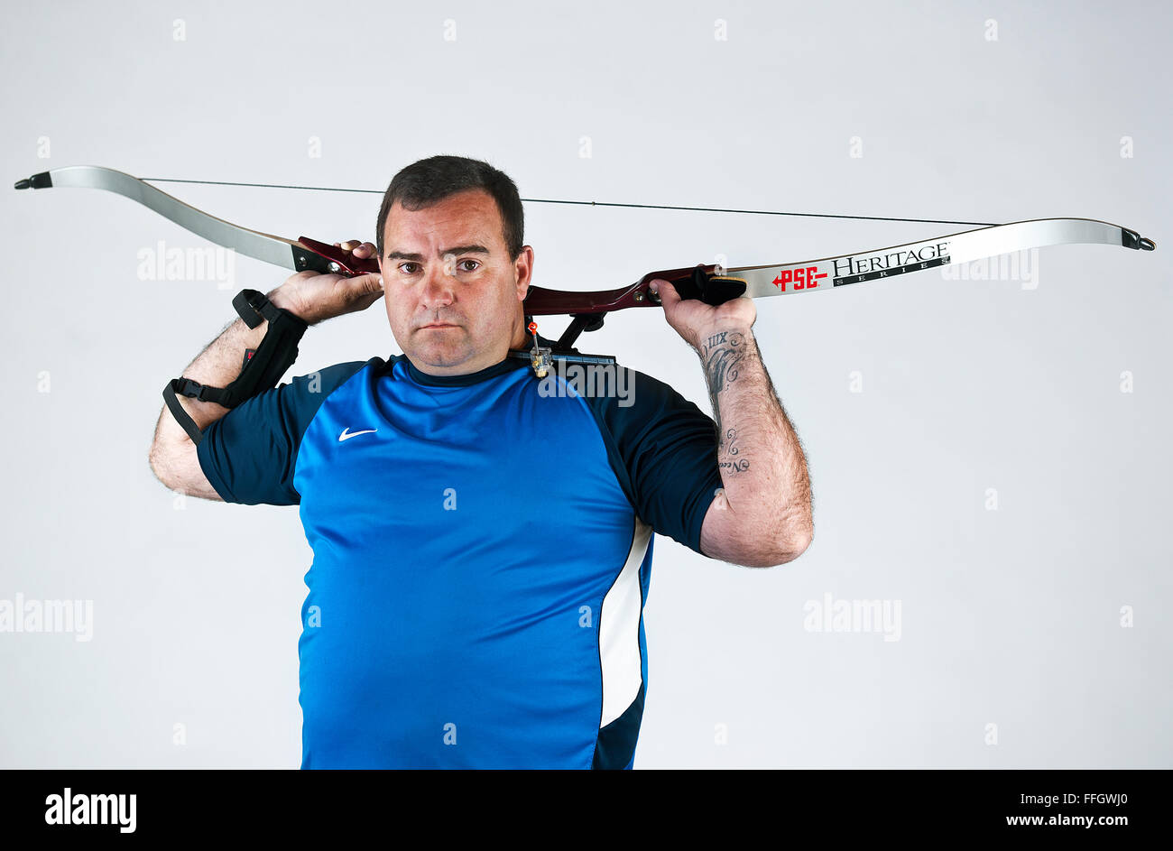 Name: George Stiltner Rank als Rentner/getrennt: Senior Master Sergeant Alter: 42 Heimatstadt: Columbus, Ohio Aktueller Wohnort: Wilburton, Okla.  Jahre im Dienst: 21 Schädigung/Behinderung: posttraumatische Belastungsstörung Sport/Sport: Bogenschießen und Leichtathletik was bedeuten Sie den Krieger spielen?  Ich war auf der Suche nach einer Möglichkeit, aus dem Trott zu kommen habe ich in. Mein Therapeut und ich dachte, es wäre gut für mich. Bisher hat es erstaunlich gewesen.  Was motiviert Sie für das Team der Air Force Warrior Spiele ausprobieren? Ich habe mich abschalten fr Stockfoto