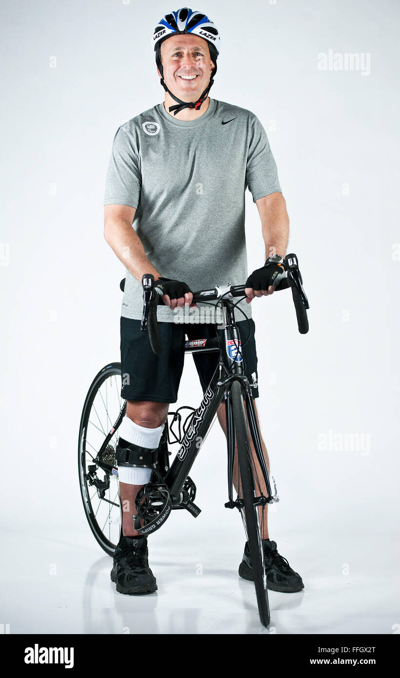 Name: Gregg Rich Rank als Rentner/getrennt: Major (Aktivaufgabe) Alter: 47 Heimatstadt: Coconut Creek, Florida  Wohnort: Bonaire, Ga.  Jahre im Dienst: 29 Schädigung/Behinderung: Fused rechten Knöchel und niedriger Sport/Sport zurück: Rollstuhl-Basketball, Volleyball und Leichtathletik zu sitzen Stockfoto