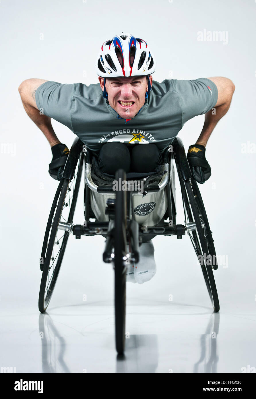 Name: Jeff Odom Rank als Rentner/getrennt: senior Airman Alter: 35 Heimatstadt: Tucson, ARIZ.  Wohnort: San Diego, Kalifornien  Jahre im Dienst: 4 Schädigung/Behinderung: Verletzung des Rückenmarks mit Beeinträchtigung, beide Arme und Hände Sport/Sport: Radfahren, Spur und Feld und Rollstuhl Basketball was Krieger Spiele bedeuten für Sie?  Dies ist meine erste Gelegenheit zur Teilnahme an den Krieger spielen. Es ist eine großartige Gelegenheit, die Air Force Team aufbauen und betreuen Menschen. Gibt es eine Menge andere Athleten, die lernen, wie man den Stuhl verwenden, und verwende ich meinen Hintergrund um zu helfen, sie zu lehren. Stockfoto