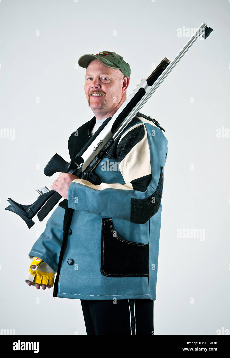 Name: William Timothy Wymore Rank als Rentner/getrennt: Technical Sergeant Alter: 46-Heimatstadt: St. Louis, Mo.  Wohnort: St. Louis, Mo.  Jahre im Dienst: 18 Schädigung/Behinderung: Schädel-Hirn-Verletzungen, toxische Belastung und posttraumatischen Störung Sport/Sport: Rollstuhlbasketball was bedeuten Sie den Krieger spielen?  Es wird mich motiviert, um wieder Bewegung bekommen. Stockfoto