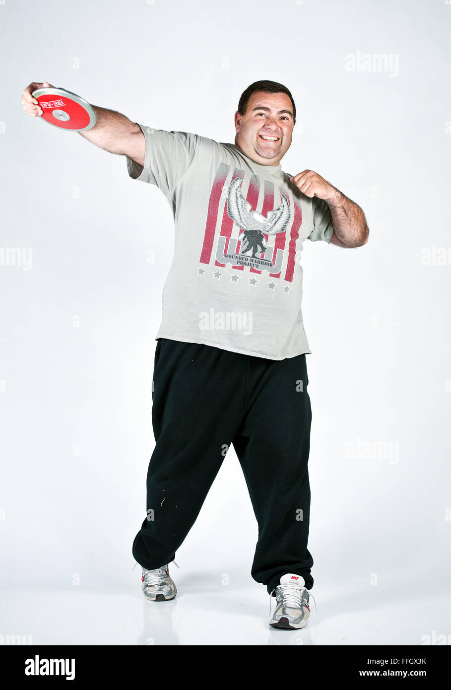 Name: George Stiltner Rank als Rentner/getrennt: Senior Master Sergeant Alter: 42 Heimatstadt: Columbus, Ohio Aktueller Wohnort: Wilburton, Okla.  Jahre im Dienst: 21 Schädigung/Behinderung: posttraumatische Belastungsstörung Sport/Sport: Bogenschießen und Leichtathletik was bedeuten Sie den Krieger spielen?  Ich war auf der Suche nach einer Möglichkeit, aus dem Trott zu kommen habe ich in. Mein Therapeut und ich dachte, es wäre gut für mich. Bisher hat es erstaunlich gewesen.  Was motiviert Sie für das Team der Air Force Warrior Spiele ausprobieren? Ich habe mich abschalten fr Stockfoto