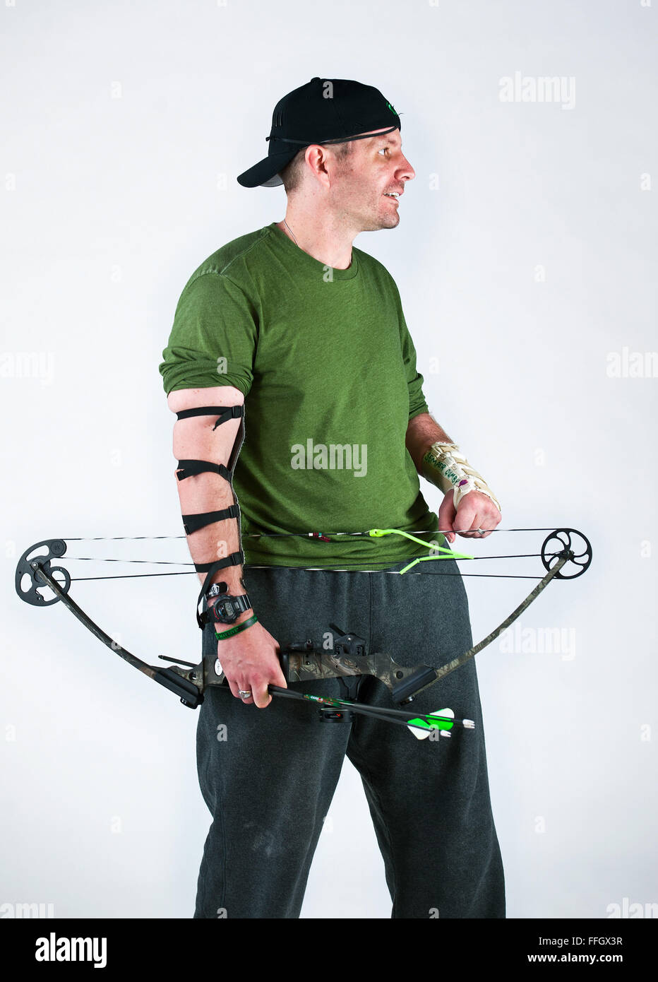 Name: Captain Anthony Simone Alter: 30 Heimatstadt: Hershey, PA.  Wohnort: Chicago, Ill.  Jahre im Dienst: 6 Schädigung/Behinderung: traumatische Hirnverletzungen Sport/Sport: Bogenschießen, Radfahren und die Krieger Shootern was bedeuten Sie?  Es bedeutet sehr viel für mich, denn es ist die Kameradschaft und im Grunde, was ich gerne tun, Bogenschießen und Radfahren.  Was motiviert Sie für das Team der Air Force Warrior Spiele ausprobieren? Ich liebe Bogenschießen und Radfahren, und sie sind beide Teil des Wettbewerbs. Stockfoto