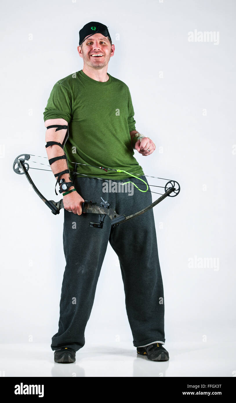 Name: Captain Anthony Simone Alter: 30 Heimatstadt: Hershey, PA.  Wohnort: Chicago, Ill.  Jahre im Dienst: 6 Schädigung/Behinderung: traumatische Hirnverletzungen Sport/Sport: Bogenschießen, Radfahren und die Krieger Shootern was bedeuten Sie?  Es bedeutet sehr viel für mich, denn es ist die Kameradschaft und im Grunde, was ich gerne tun, Bogenschießen und Radfahren.  Was motiviert Sie für das Team der Air Force Warrior Spiele ausprobieren? Ich liebe Bogenschießen und Radfahren, und sie sind beide Teil des Wettbewerbs. Stockfoto