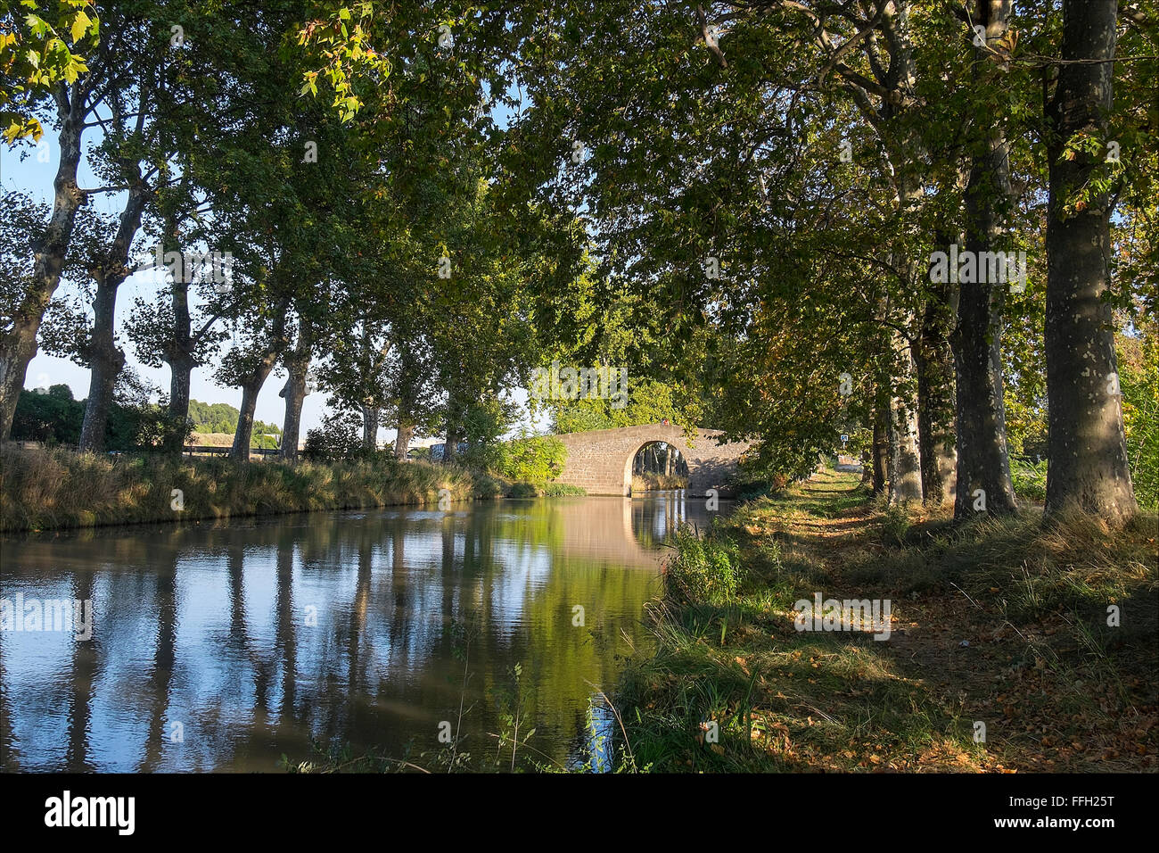 Le Canal du Midi in der Nähe von Narbonne, Frankreich. Stockfoto