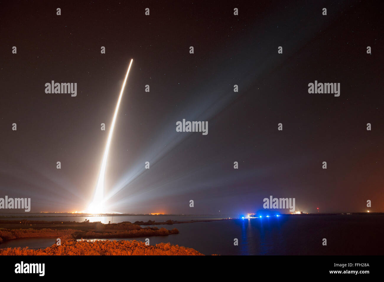 Eine Delta IV-Rakete startet erfolgreich einen Global Positioning System Satelliten aus Raum starten Komplex-37 am Cape Canaveral Air Force Station, Florida Stockfoto