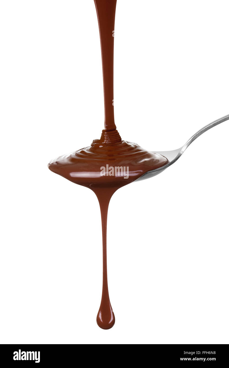 Geschmolzener Schokolade gegossen in einem Löffel, isoliert auf weißem Hintergrund, Clipping-Pfad enthalten. Stockfoto