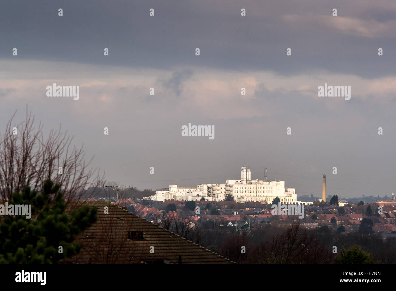Die weißen Gebäude von St. Helier Krankenhaus und Queen Mary Hospital for Children in London Borough of Sutton Stockfoto