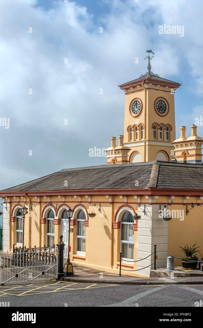 Historisches Gebäude des Old Town Hall an der Cobh Waterfront, Irland Stockfoto