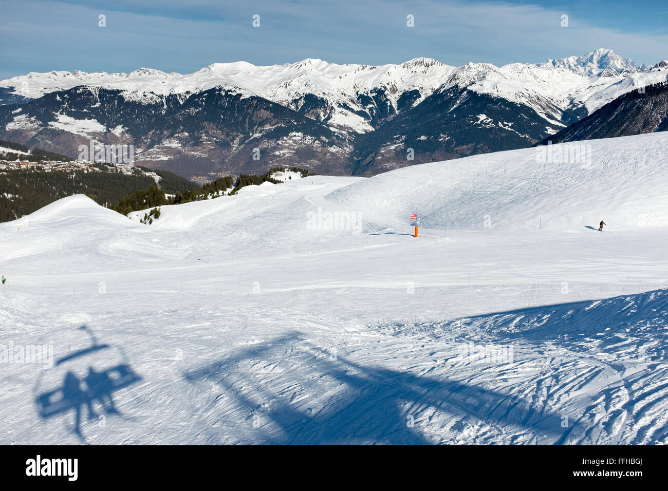 Von Méribel, Courchevel Skistation mit Blick auf Mont Blanc Berg Stockfoto