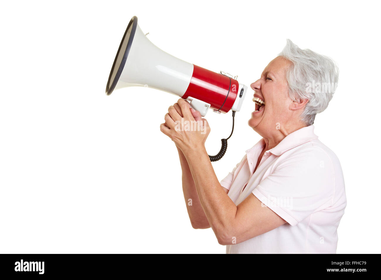 Ältere Frau in einem Megaphon laut zu schreien Stockfoto