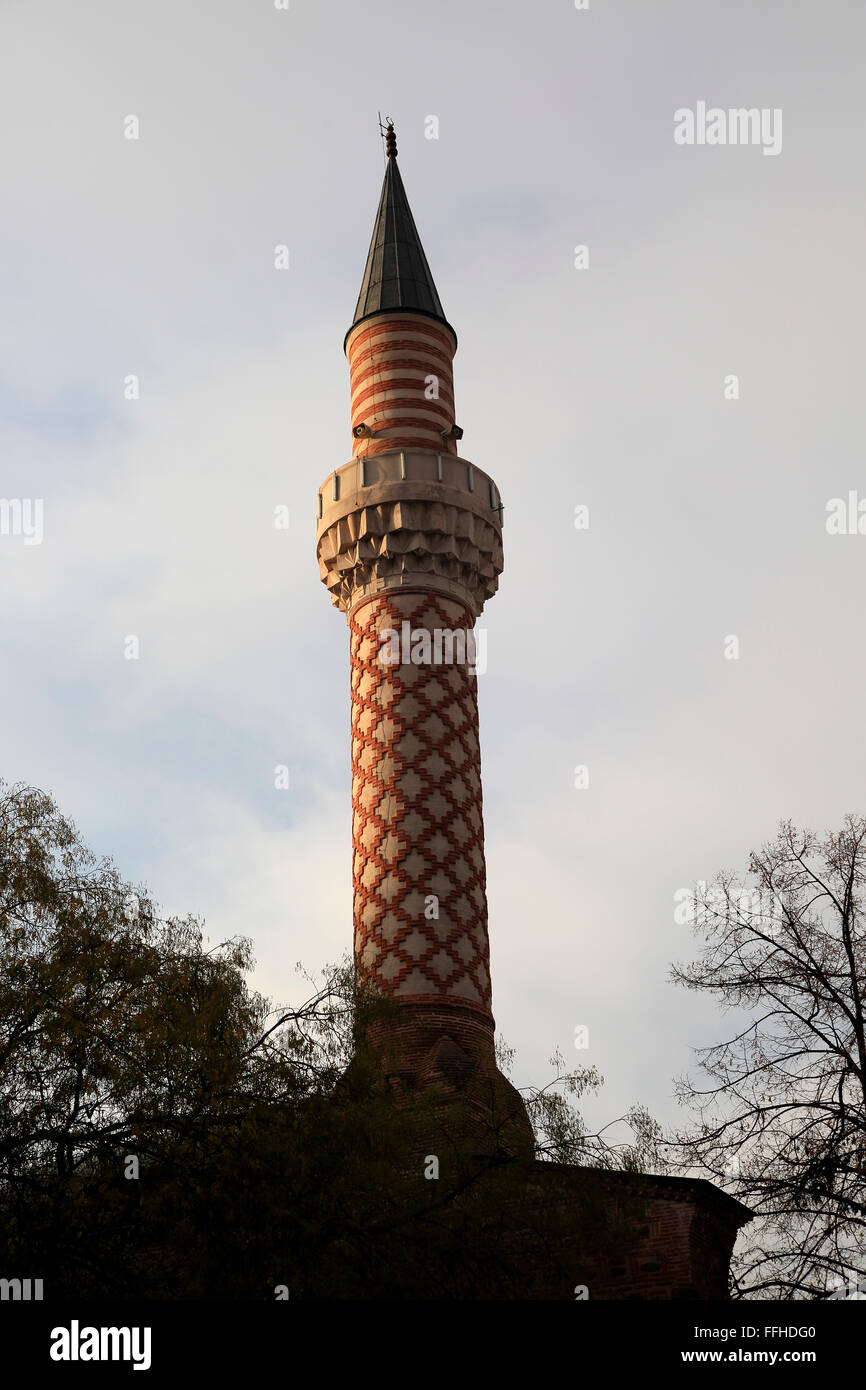 Minarett der Moschee im Stadtzentrum von Plovdiv, Bulgarien, Osteuropa Stockfoto