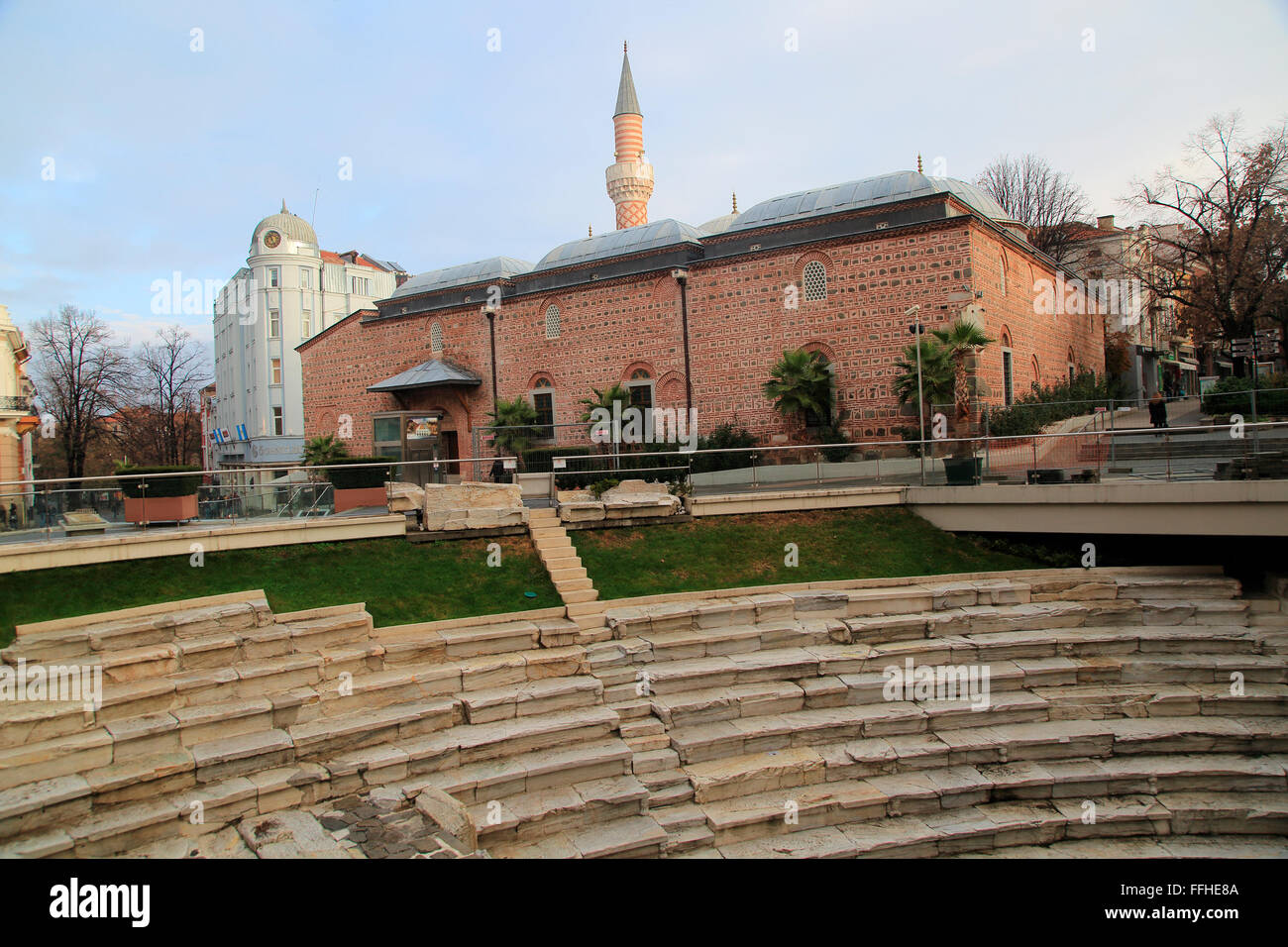 Römische Stadion und Moschee im Zentrum der Stadt von Plovdiv, Bulgarien, Osteuropa Stockfoto