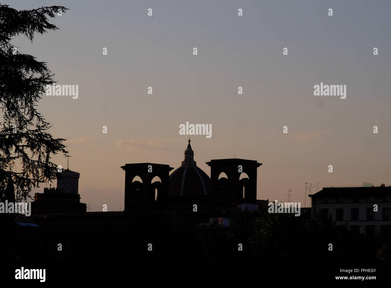 Außergewöhnlichen Sonnenuntergang Blick auf Florenz, Italien, genommen von der Öffentlichkeit nur eröffnete Turm von San Niccolo, ganz in der Nähe der berühmten P Stockfoto