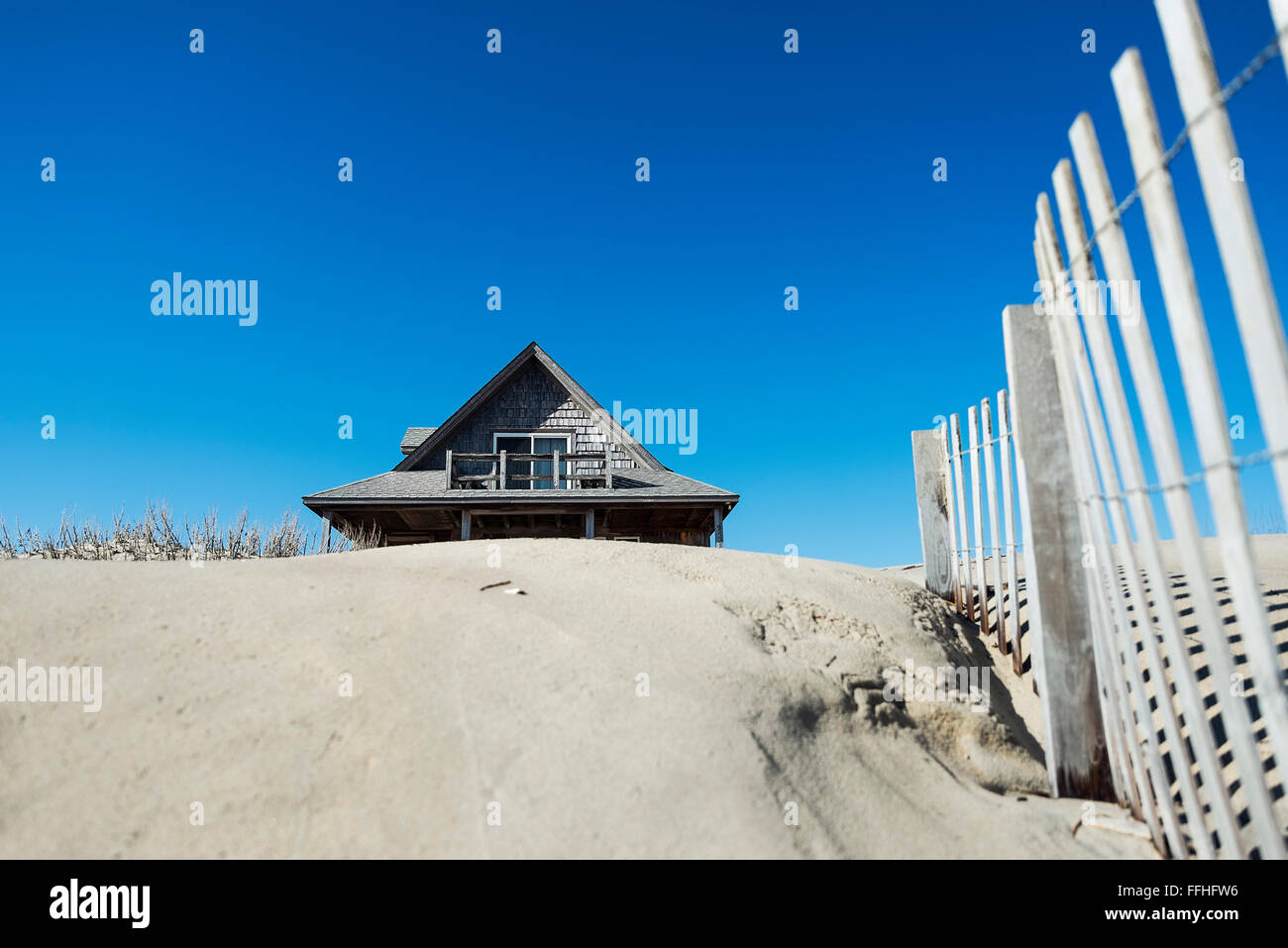Einsamen Strand Haus bungalow Stockfoto