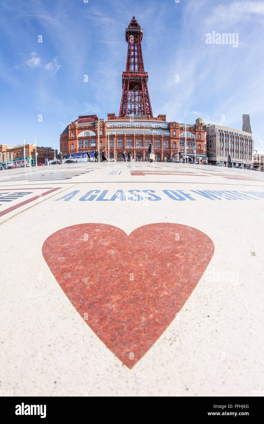 Blackpool, UK. 14. Februar 2016. Wetternachrichten. Es ist kalt, aber strahlendem Sonnenschein an der Küste. Tolles Wetter für Valentinstag Credit: Gary Telford/Alamy live-Nachrichten Stockfoto