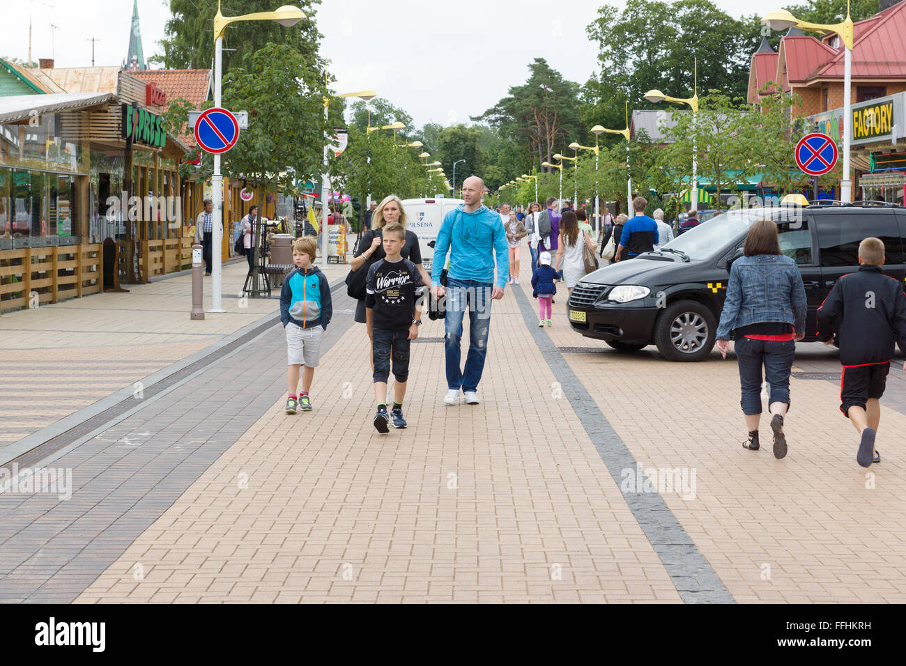 PALANGA, Litauen - AUGUST 08,2015: In den Straßen von Palanga. Palanga ist der größte Kurort in Litauen. Stockfoto
