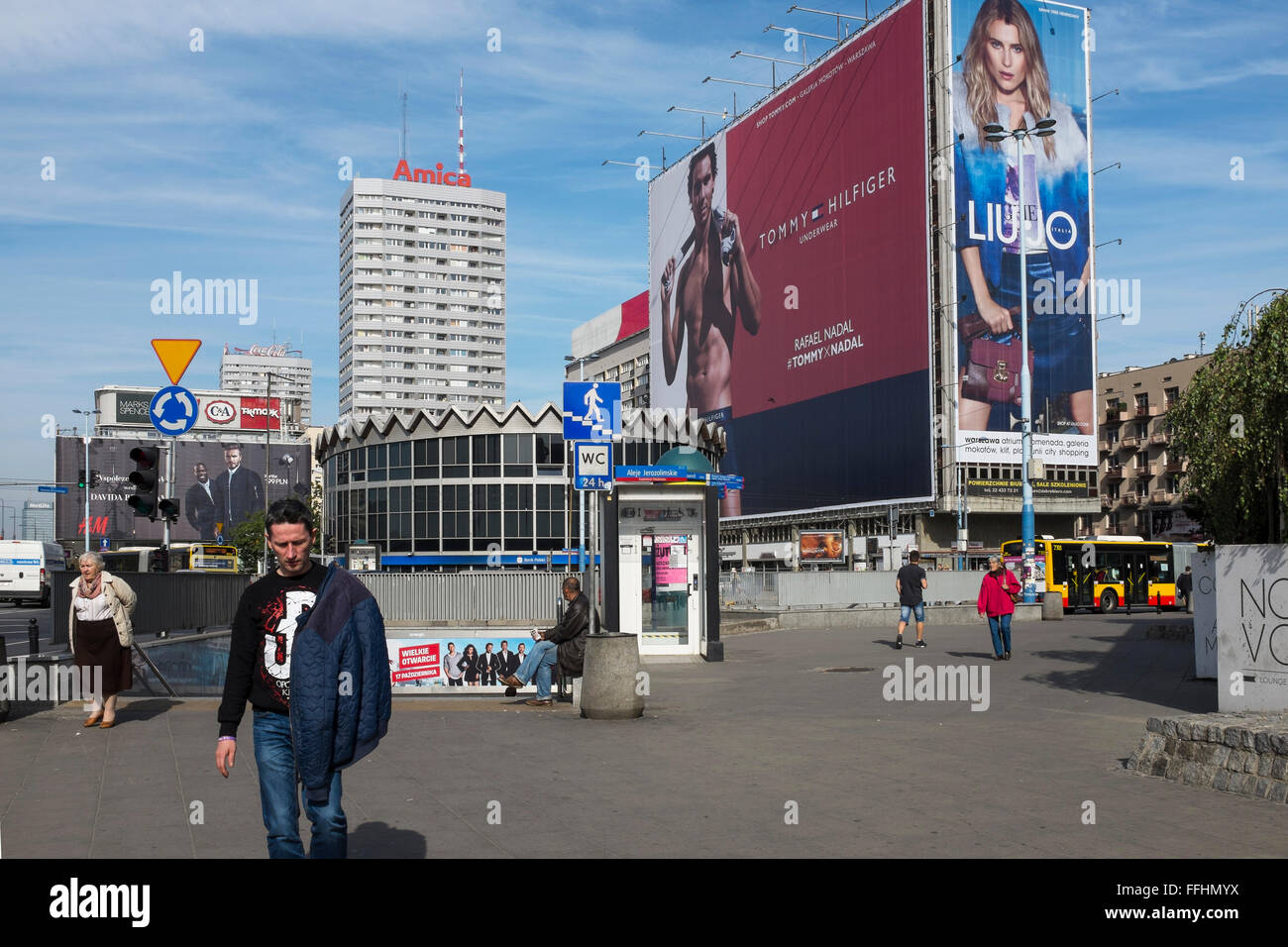 Rafael Nadal auf Tommy Hilfiger Plakatwand in Warschau, Zentralpolen Stockfoto
